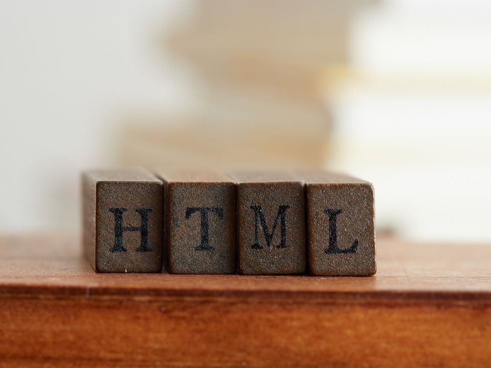 【HTML】　HTMLとは？